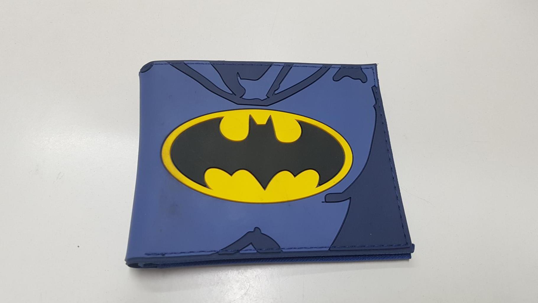 Cartera de bolsillo: Logotipo de Batman con fondo azul  |  Libros y Coleccionismo